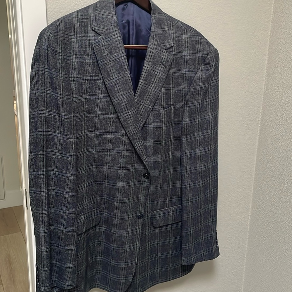 Men’s plaid Hart Schaffer Marx gold trumpeter. Size 46 L